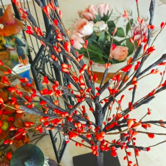 Autumn  Harvest decor/ lighted pip berry tree by valeri/Qvc,24" tall, brand new - Picture 3 of 10